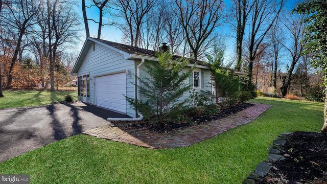 11 DOGWOOD LN, Doylestown, PA 18901