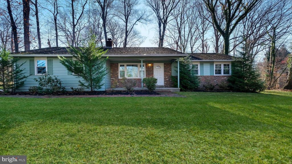 11 DOGWOOD LN, Doylestown, PA 18901