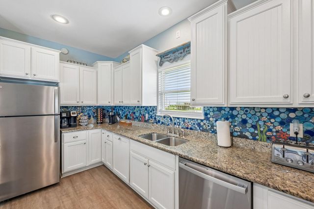 977 Bahama Drive, Crystal Beach, TX 77650