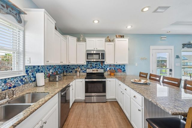 977 Bahama Drive, Crystal Beach, TX 77650