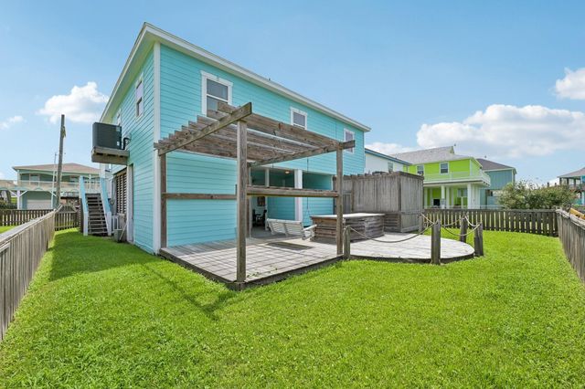 977 Bahama Drive, Crystal Beach, TX 77650