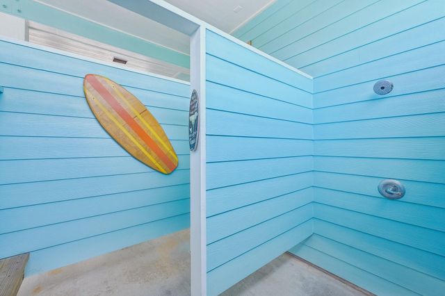 977 Bahama Drive, Crystal Beach, TX 77650