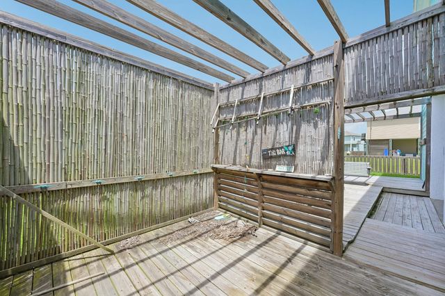 977 Bahama Drive, Crystal Beach, TX 77650