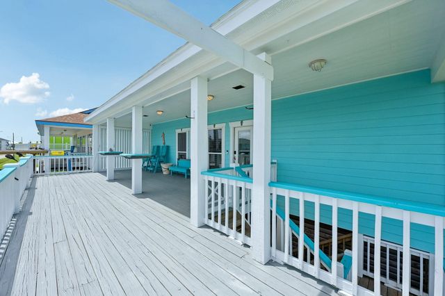 977 Bahama Drive, Crystal Beach, TX 77650