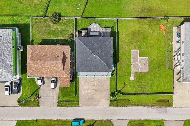 977 Bahama Drive, Crystal Beach, TX 77650