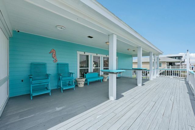 977 Bahama Drive, Crystal Beach, TX 77650