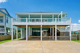 977 Bahama Drive, Crystal Beach, TX 77650