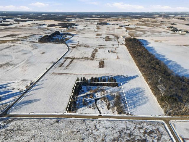 W5938 Hall Road, Poynette, WI 53955