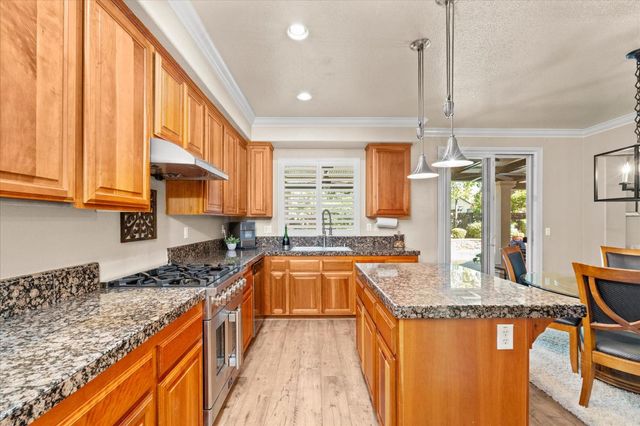 1728 Sevilla Dr, Roseville, CA 95747