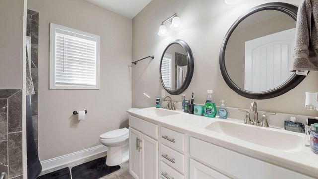 375 Misty Dr, Pleasant View, TN 37146