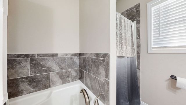 375 Misty Dr, Pleasant View, TN 37146