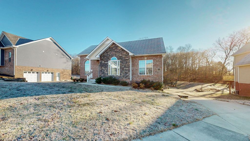 375 Misty Dr, Pleasant View, TN 37146