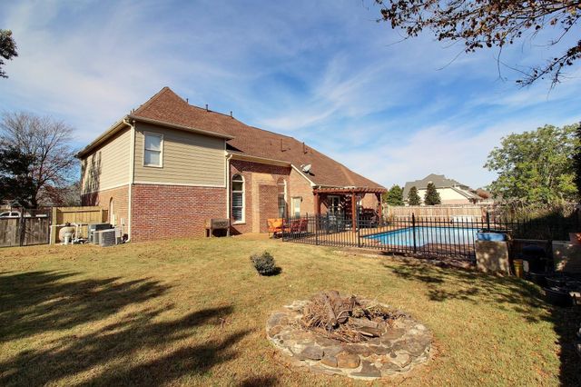 1670 ELK RIVER DR, Collierville, TN 38017