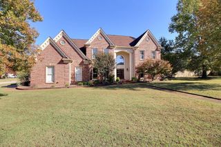 1670 ELK RIVER DR, Collierville, TN 38017