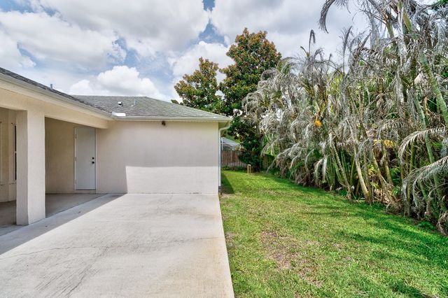 934 Bermuda Avenue, Sebastian, FL 32958