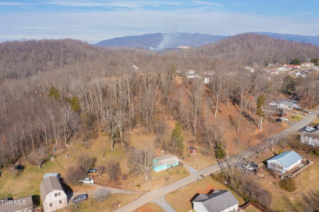 221 Old Siam Road, Elizabethton, TN 37643