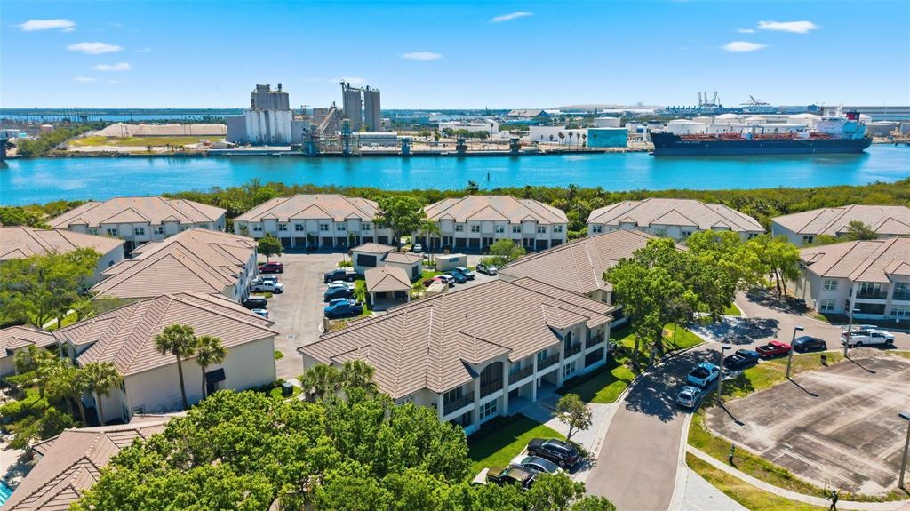 Image 2 of property listing at 1022 NORMANDY TRACE ROAD, Tampa, FL 33602
