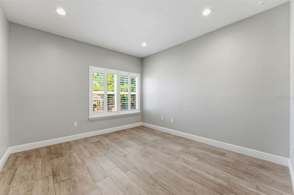Image 13 of property listing at 1022 NORMANDY TRACE ROAD, Tampa, FL 33602