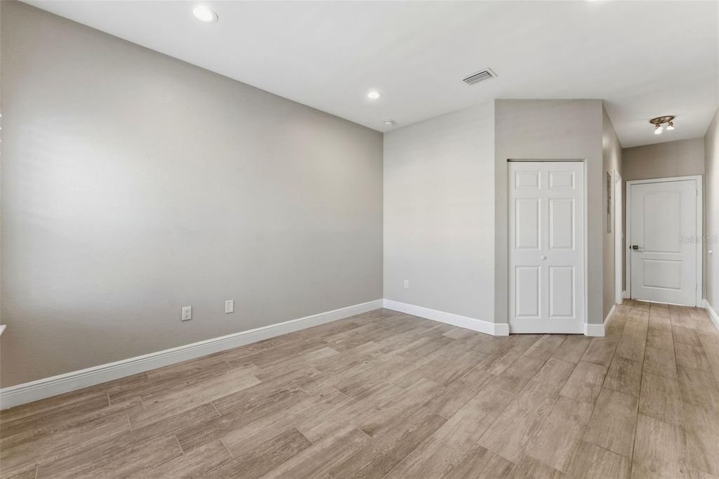 Image 15 of property listing at 1022 NORMANDY TRACE ROAD, Tampa, FL 33602