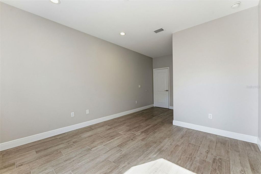 Image 21 of property listing at 1022 NORMANDY TRACE ROAD, Tampa, FL 33602