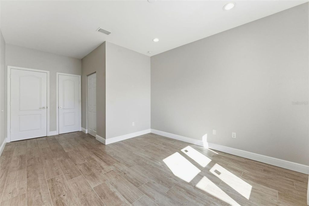 Image 22 of property listing at 1022 NORMANDY TRACE ROAD, Tampa, FL 33602