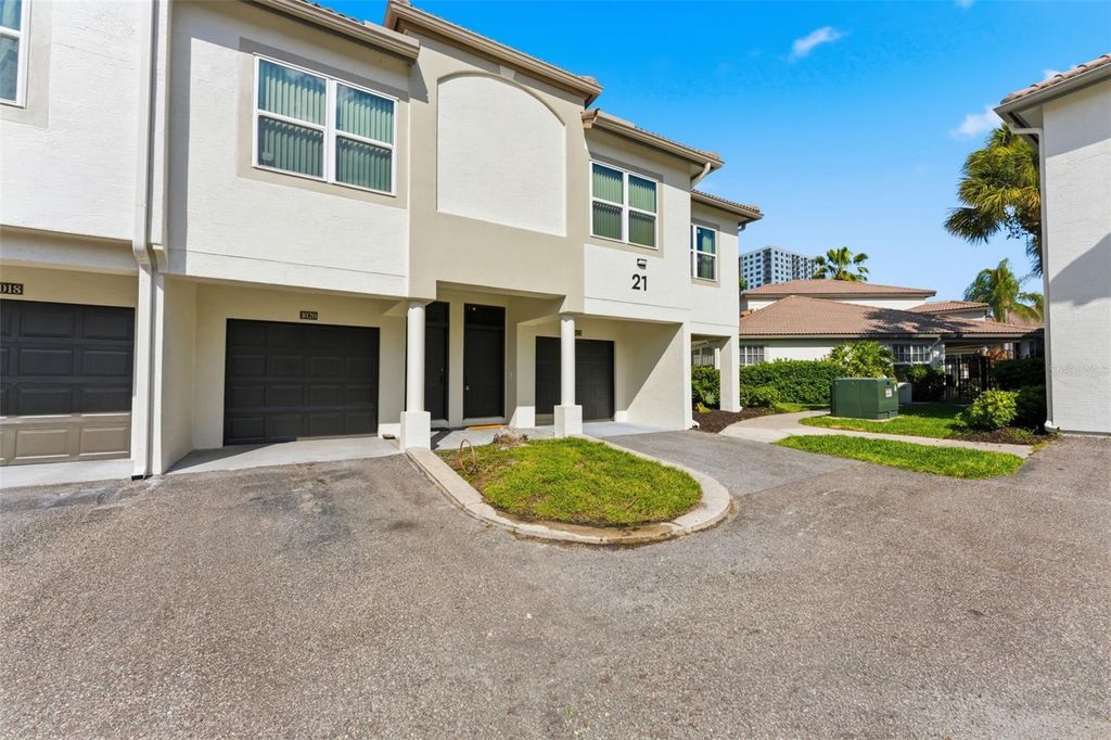 Image 33 of property listing at 1022 NORMANDY TRACE ROAD, Tampa, FL 33602