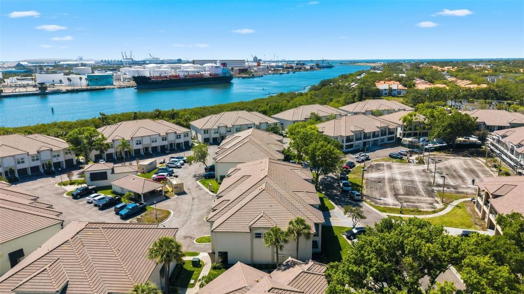 Image 35 of property listing at 1022 NORMANDY TRACE ROAD, Tampa, FL 33602