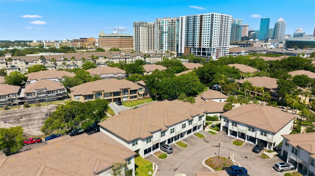 Image 37 of property listing at 1022 NORMANDY TRACE ROAD, Tampa, FL 33602