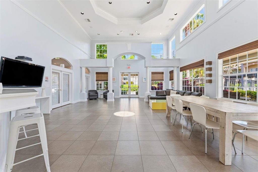Image 38 of property listing at 1022 NORMANDY TRACE ROAD, Tampa, FL 33602