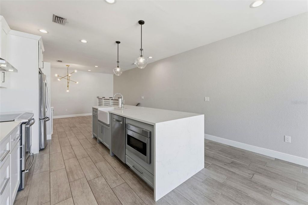 Image 5 of property listing at 1022 NORMANDY TRACE ROAD, Tampa, FL 33602
