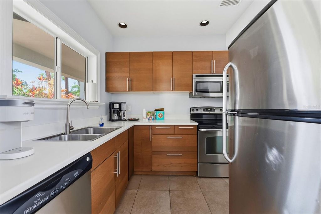 Image 41 of property listing at 1022 NORMANDY TRACE ROAD, Tampa, FL 33602