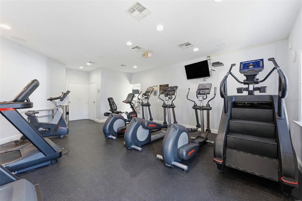 Image 43 of property listing at 1022 NORMANDY TRACE ROAD, Tampa, FL 33602