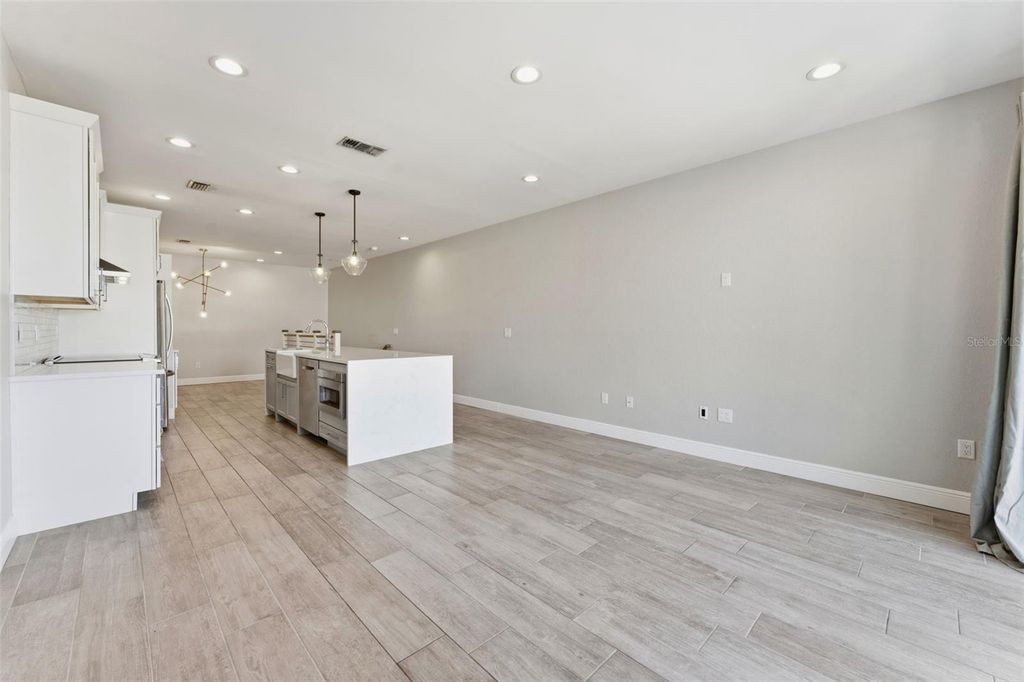 Image 6 of property listing at 1022 NORMANDY TRACE ROAD, Tampa, FL 33602
