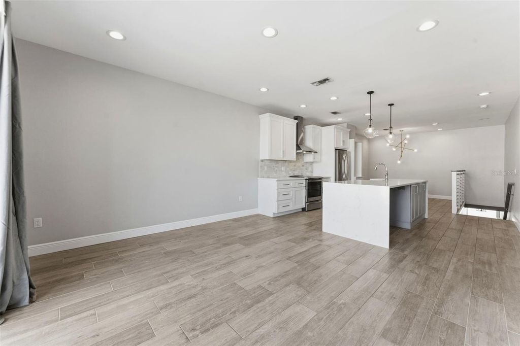 Image 7 of property listing at 1022 NORMANDY TRACE ROAD, Tampa, FL 33602