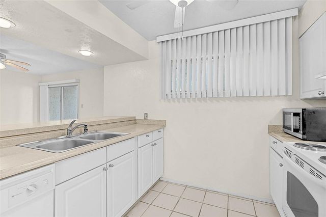 4388 RAYFIELD DRIVE 4388, Sarasota, FL 34243