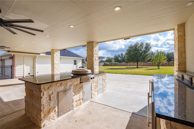 3913 Summer Manor Drive, League City, TX 77573