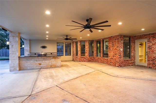 3913 Summer Manor Drive, League City, TX 77573