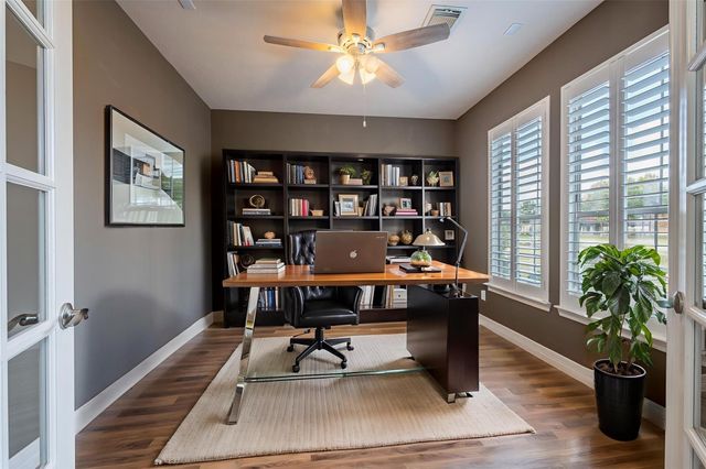 3913 Summer Manor Drive, League City, TX 77573