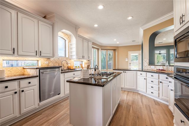 3913 Summer Manor Drive, League City, TX 77573