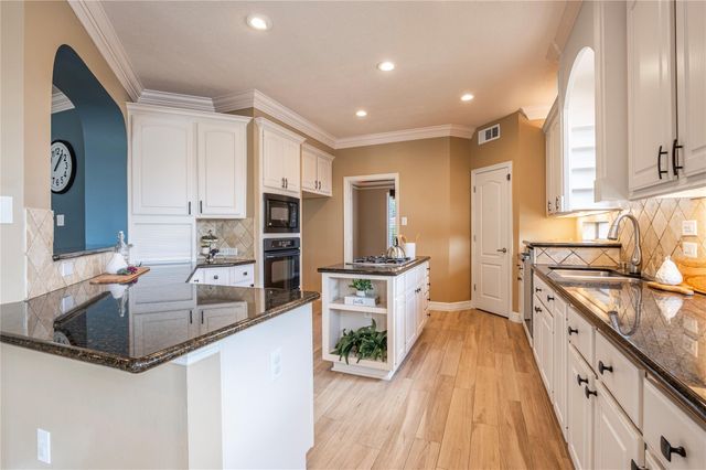 3913 Summer Manor Drive, League City, TX 77573