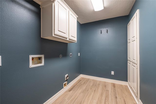 3913 Summer Manor Drive, League City, TX 77573