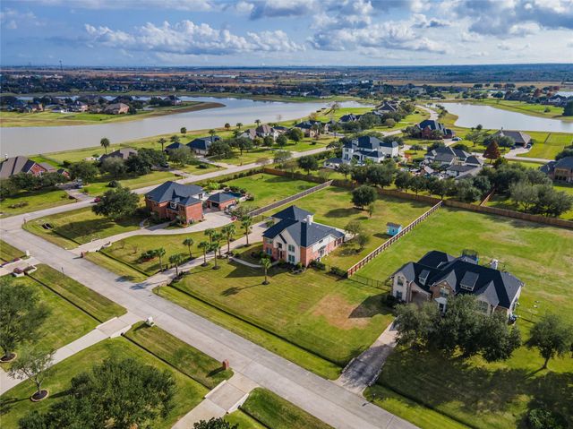 3913 Summer Manor Drive, League City, TX 77573