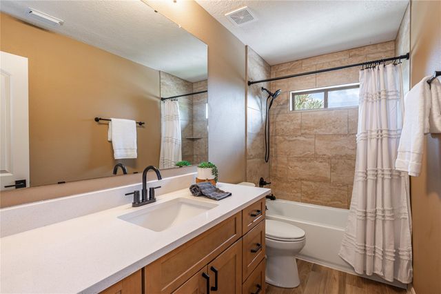 3913 Summer Manor Drive, League City, TX 77573