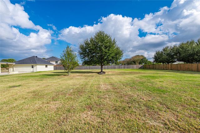 3913 Summer Manor Drive, League City, TX 77573