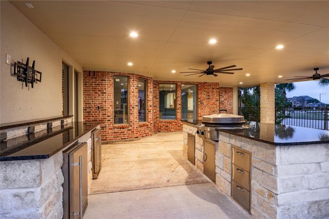 3913 Summer Manor Drive, League City, TX 77573