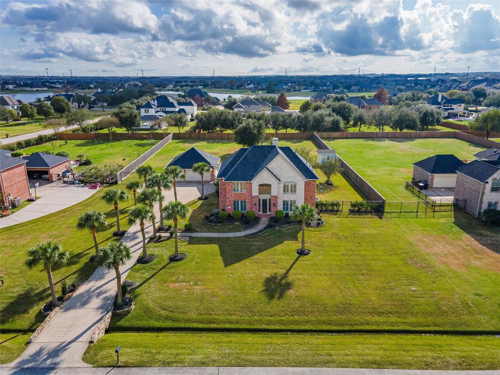 3913 Summer Manor Drive, League City, TX 77573