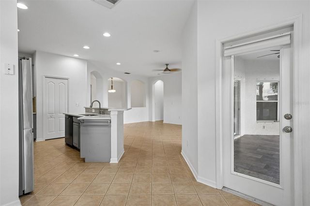 1810 MIRA LAGO CIRCLE, Ruskin, FL 33570