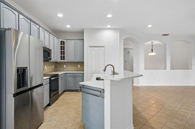1810 MIRA LAGO CIRCLE, Ruskin, FL 33570