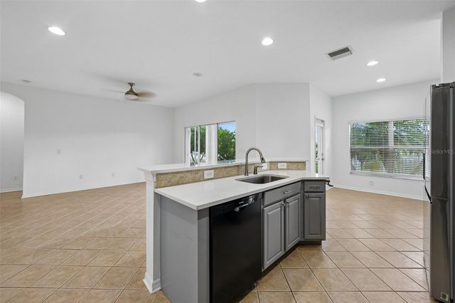 1810 MIRA LAGO CIRCLE, Ruskin, FL 33570