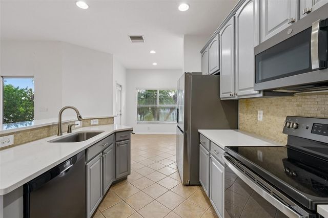 1810 MIRA LAGO CIRCLE, Ruskin, FL 33570